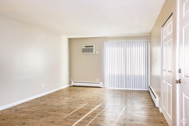 1BR, 1BA - 693SF - Village of Yorkshire