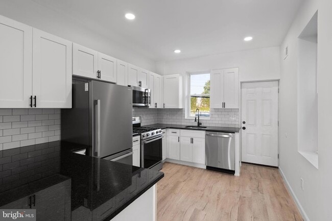 Photo - 3943 Dell St