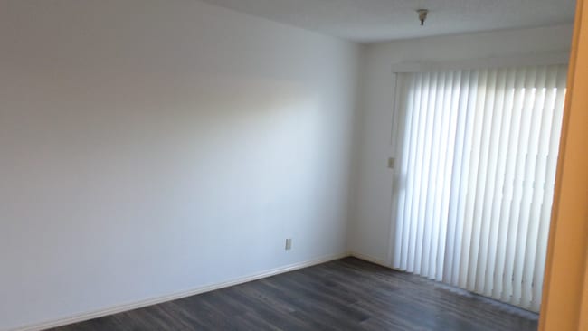 Photo - 5271 Huntington Dr N Unit 204