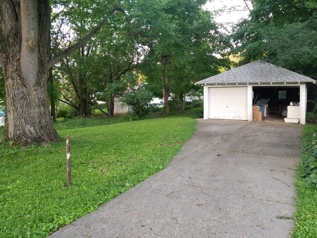 Photo - 420 N Main St