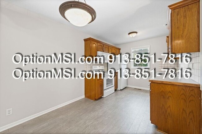 Photo - Welcome home to this beautifully maintaine...
