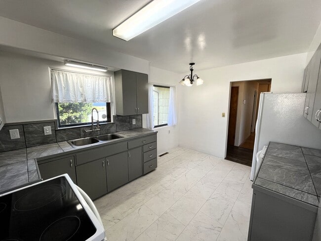 Photo - 3 Bed Eureka Home With Large Fenced Yard, Deck & Views Of The Bay! Small Pets Considered