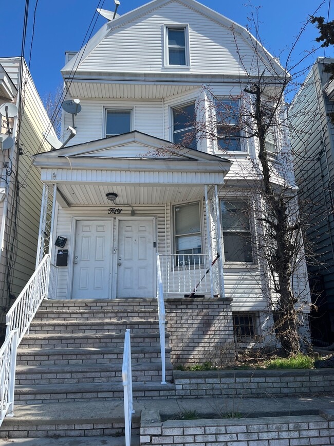 Building Photo - 50 Gates Ave Unit 2