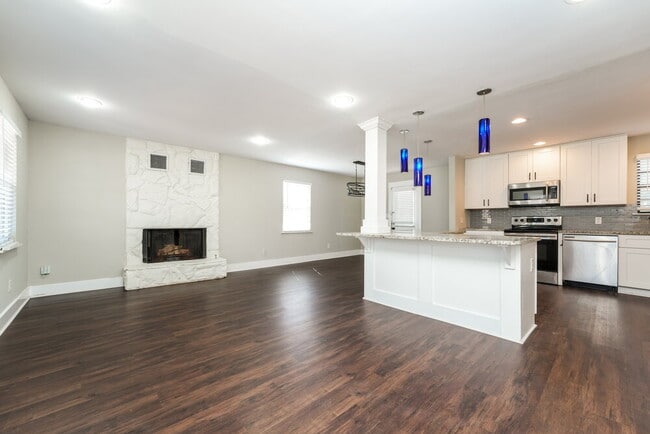 Photo - 299 Cindy Dr SE