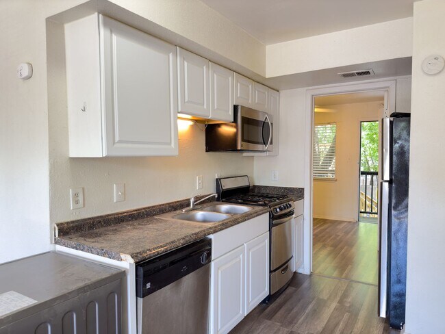 Photo - 1010 W 23rd St Unit 9