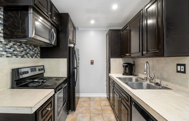 Photo - 1000 W MacArthur Blvd Unit 28