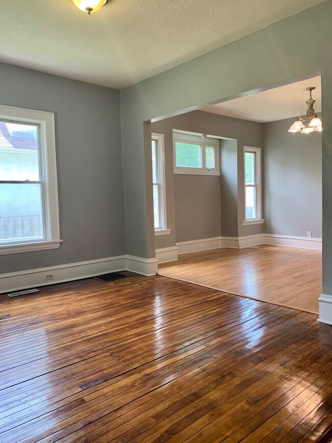 Photo - Beautiful 4 bedroom + Den Home in Minneapo...