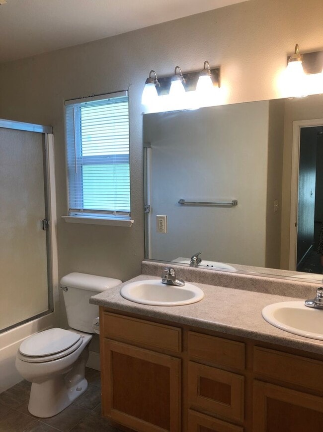 Photo - **Reserve for NOW SUMMER 2026** Beautiful Home Close to Downtown Chico