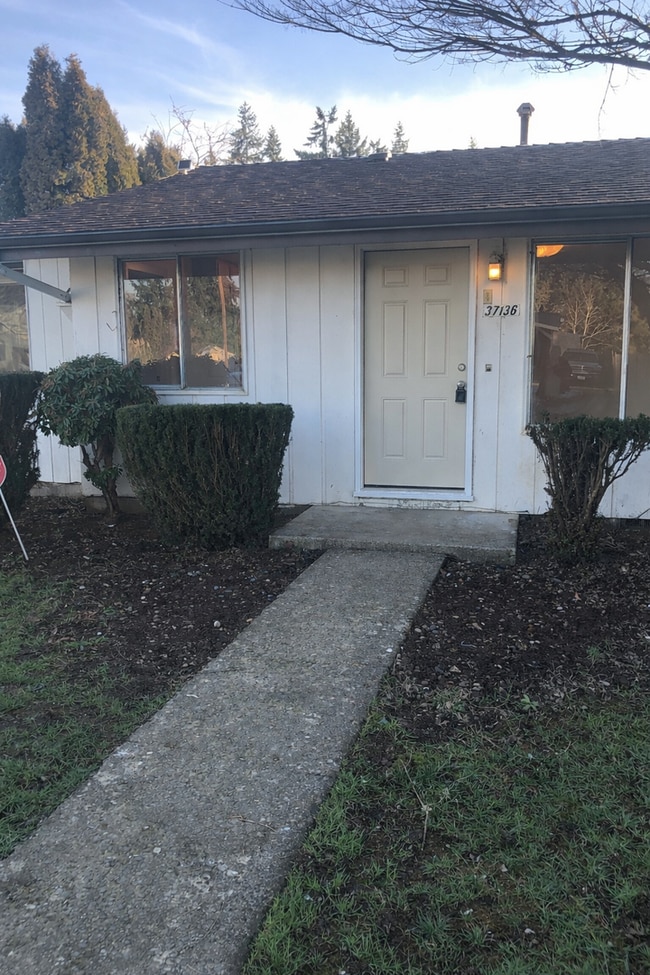 Building Photo - Surrounded by Nature, Close to Town! Unit gore37136