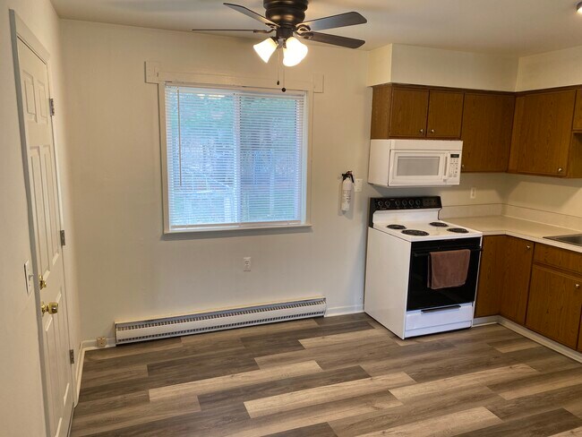 Kitchen - 9029 Cedar Lake Rd. Casa Adosada