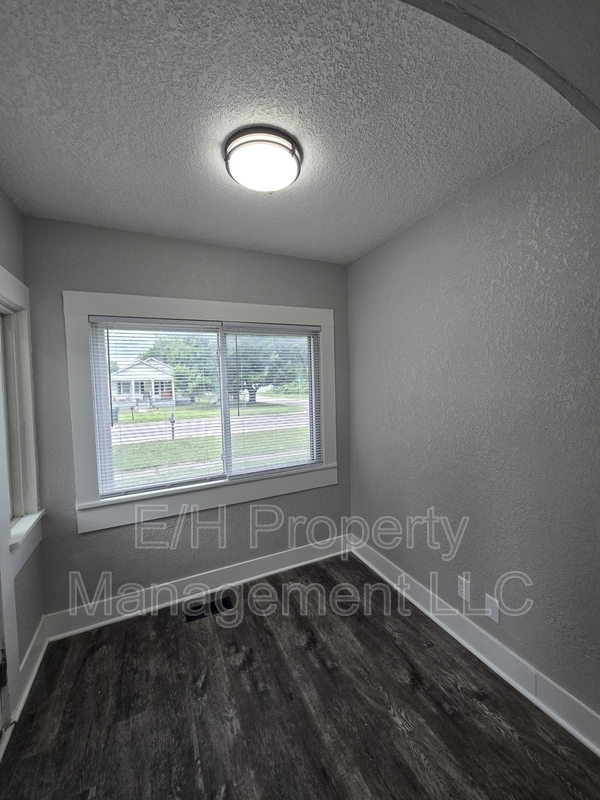 Photo - 1700 S Ellis St