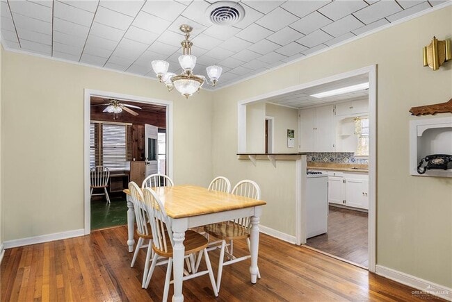 Photo - 25 W Kelly Ave