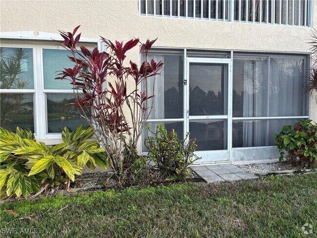 Building Photo - 4500 SE 5th Pl Unit 106 Rental