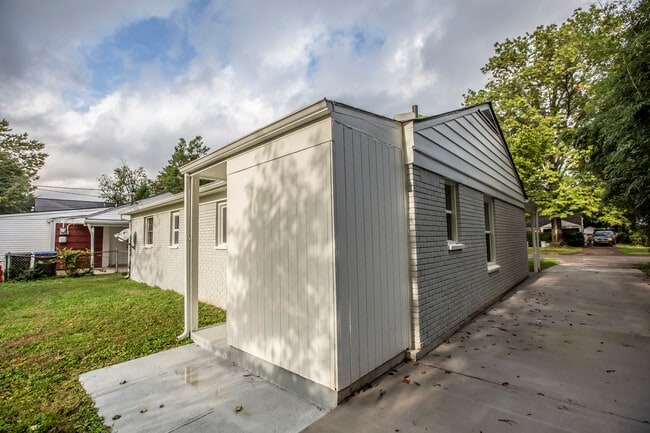 Photo - 3120 Doreen Way