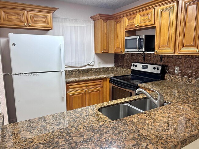 Photo - 1525 Lake Crystal Dr Unit D