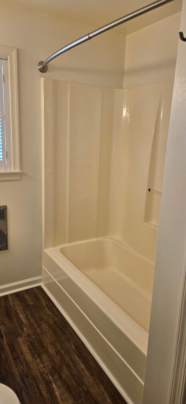 Large tub/shower - 636 W Center St Unit Quiet country living