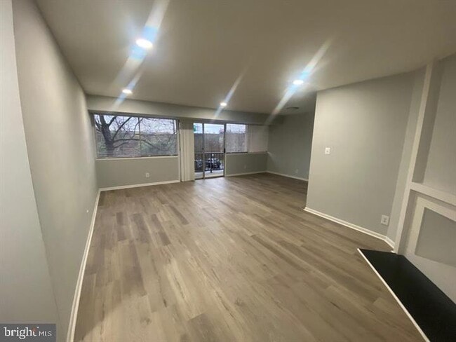 Photo - 5801 Quantrell Ave Unit L9