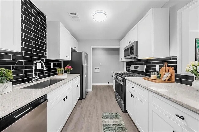 Brand New Kitchen - 704 Augusta Dr SE Unit St Augustine Place