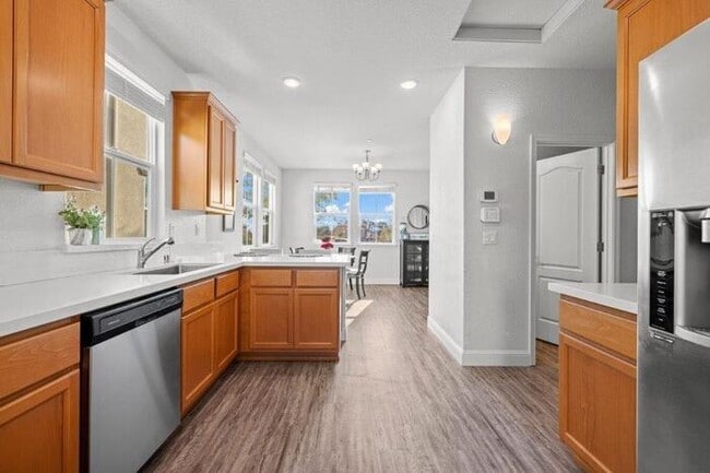 Photo - Beautiful Solar 3/2 located in Roseville! Across from Park! Gated Community!