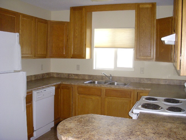 Building Photo - 2702 Sunner Ave Unit 2702 Sunner Ave Rental