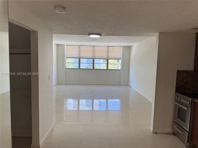 Photo - 825 Brickell Bay Dr Unit 449