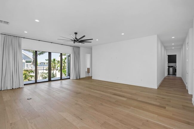 Photo - Stunning Custom Built Residence in the Exc...