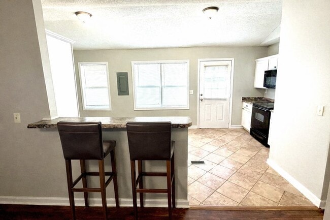 Building Photo - 124 Riverview Ct