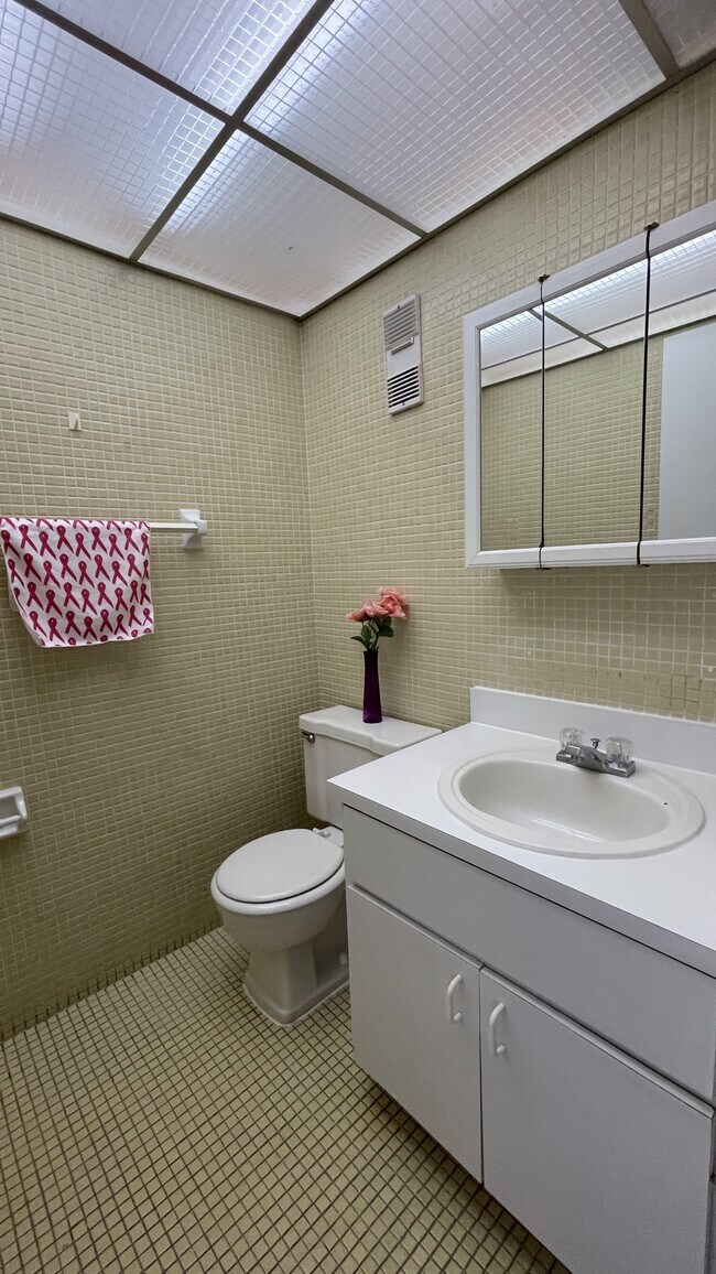 Photo - 1855 W 60th St