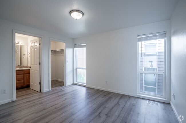 2BR, 2BA - 963SF - Primary Bedroom