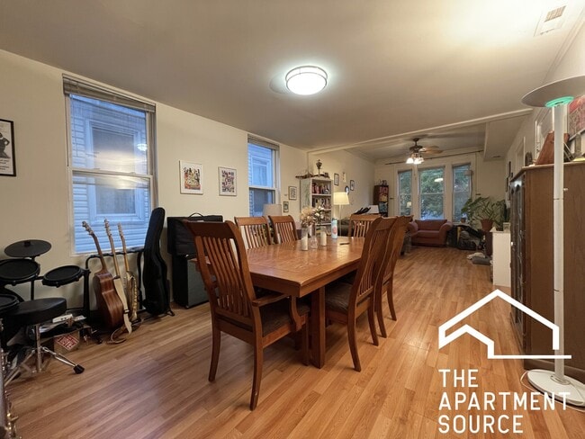 Photo - 3052 W George St