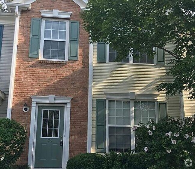 Building Photo - Stunning 2 Bedroom Townhome Near KSU