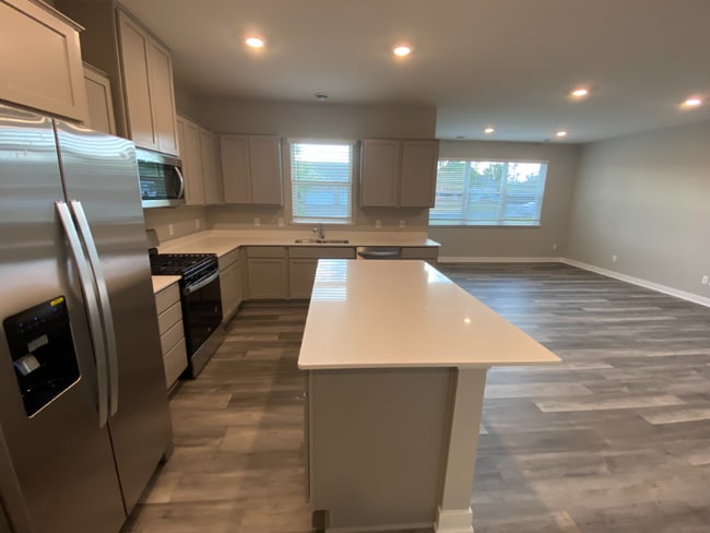 Photo - 17079 Dysart Pl