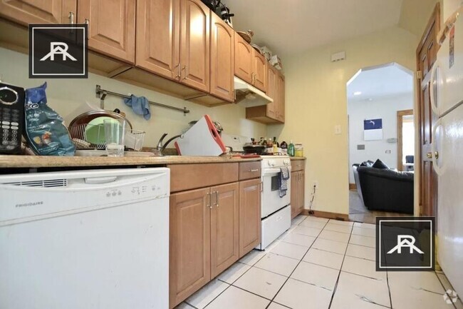 Building Photo - 3 bedroom in Brighton MA 02135 Unit A Rental