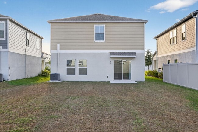 Photo - Spacious 4 Bedroom for Rent - With Amenities!