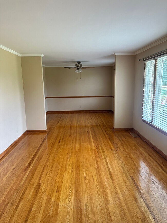 Photo - 2916 Windemere Cir