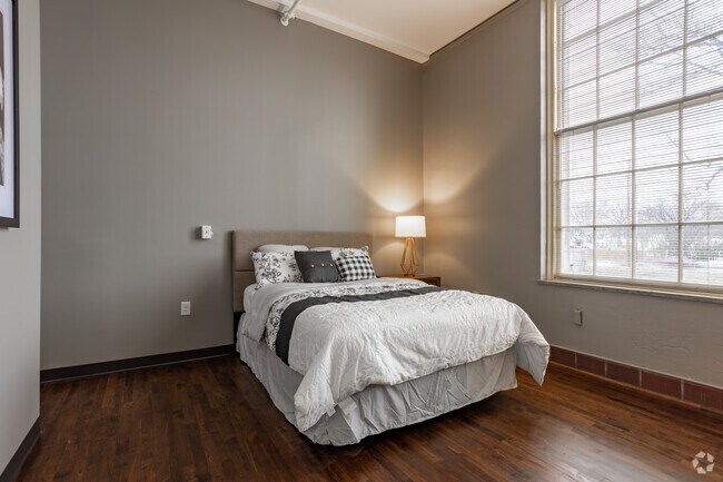 1BD, 1BA - 608-820SF