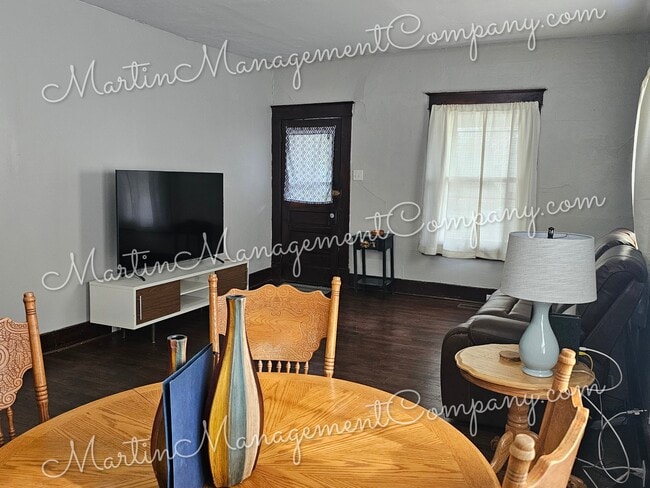 Photo - 1108 E 10th St
