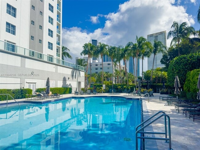 Photo - 17050 N Bay Rd Unidad 405