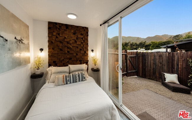 Building Photo - 272 N Topanga Canyon Blvd