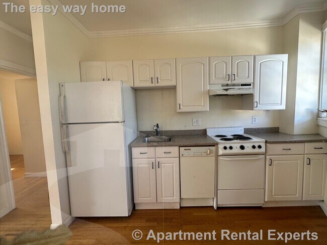 Photo - 4 Bishop Allen Dr Unidad #2