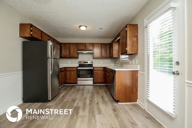 Photo - 352 Royal Garden Dr