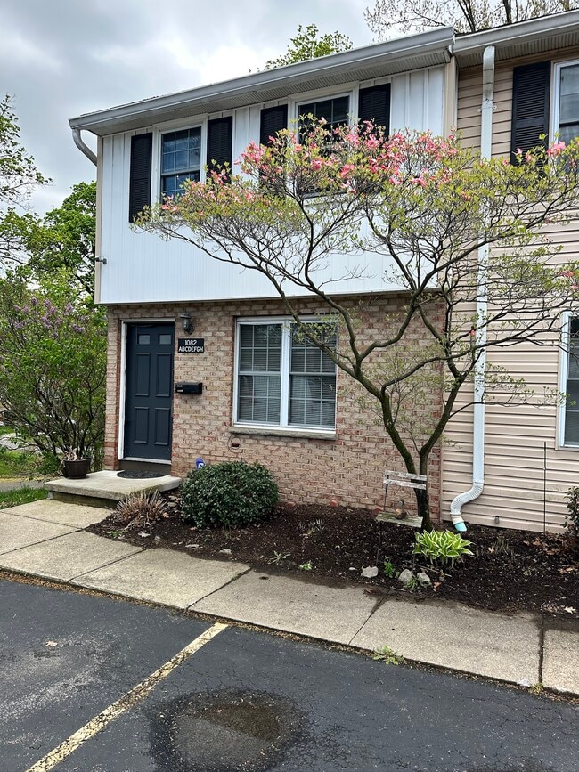 Photo - 1082H Mount Hope Ave Unit 47
