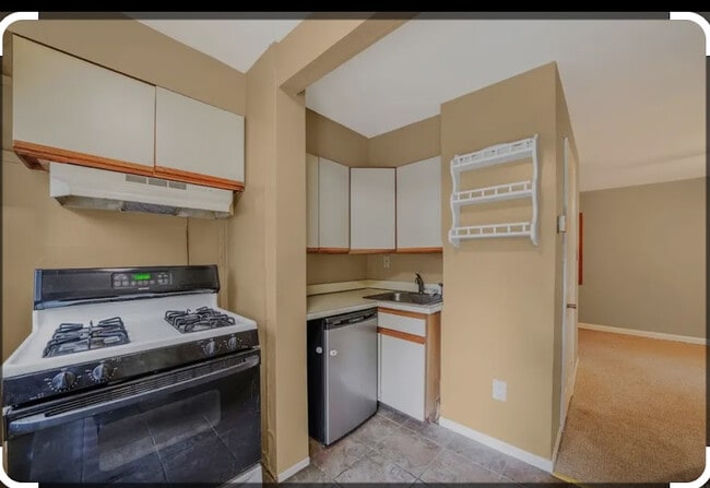 Building Photo - 737 Seaman Ave Unit 1 Rental
