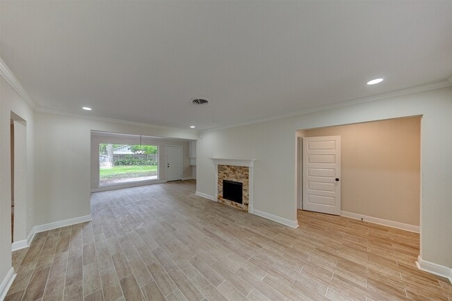 Photo - 8826 Robindell Dr