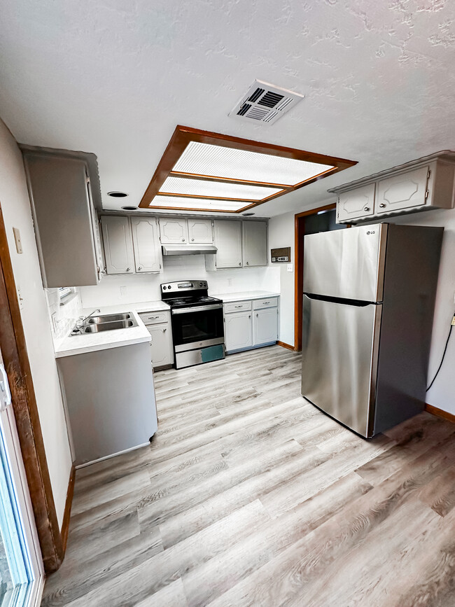 Photo - 6910 SW Forest Ave