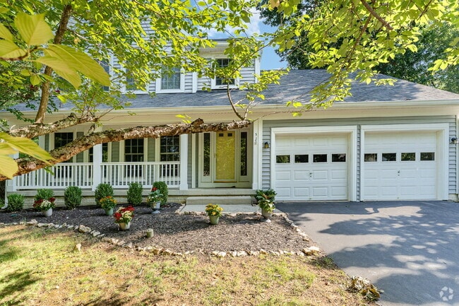 Building Photo - Stunning 4-Bedroom Home with Spacious Layo...