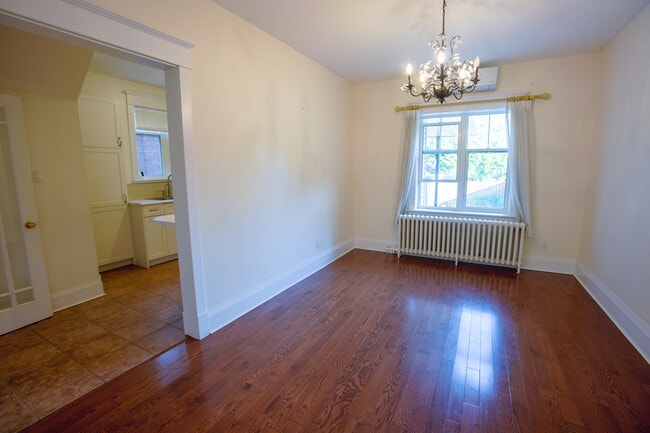 Photo - 49 Hillsdale Ave W