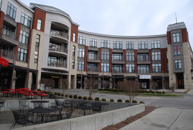 Building Photo - Center Court Rental