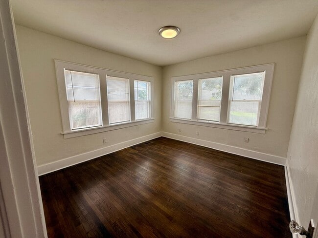 Photo - 212 NE 15th St