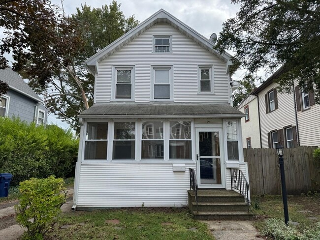 Building Photo - 14 Court St Unit 2